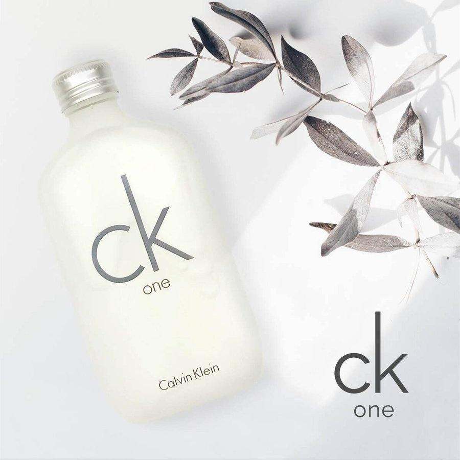 Calvin Klein One unisex Eau de Toilette bottle with green tea fragrance