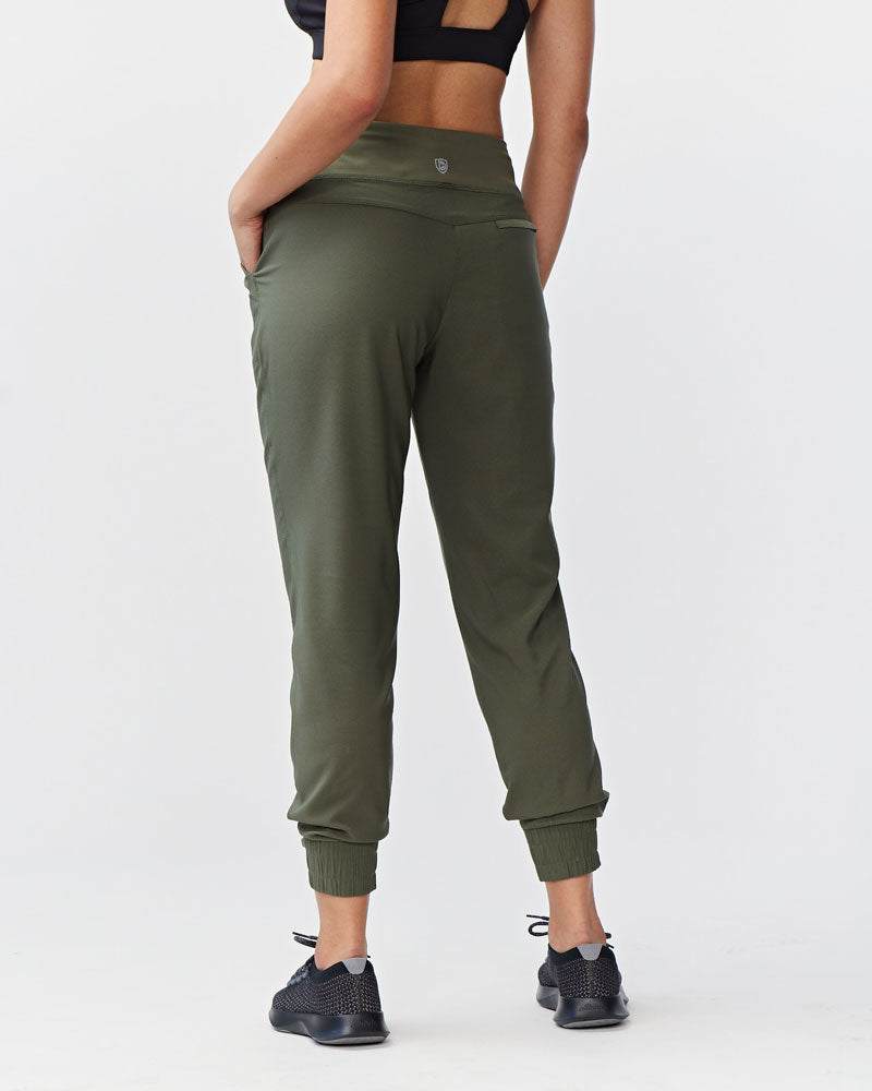 Excel Jogger pants in olive green, with a smooth stretch fabric, high waistband, back pockets and elastic ankle cuffs