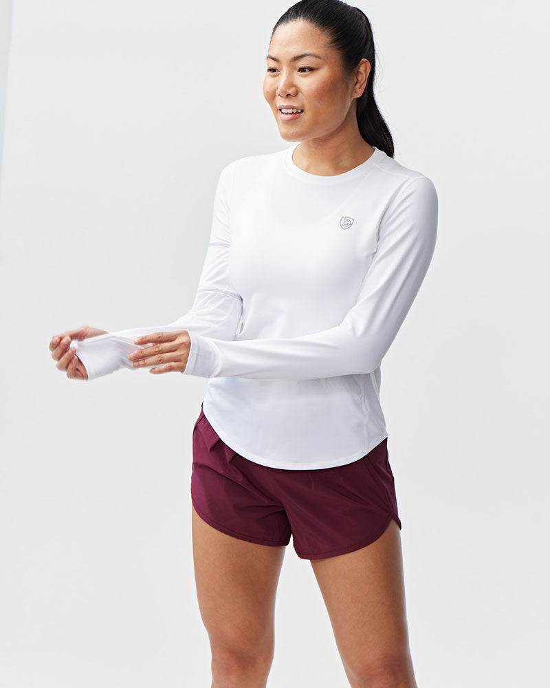 Foudy Women's Longsleeve white women's workout top in smooth stretch fabric, with a crew neck and curved hem
