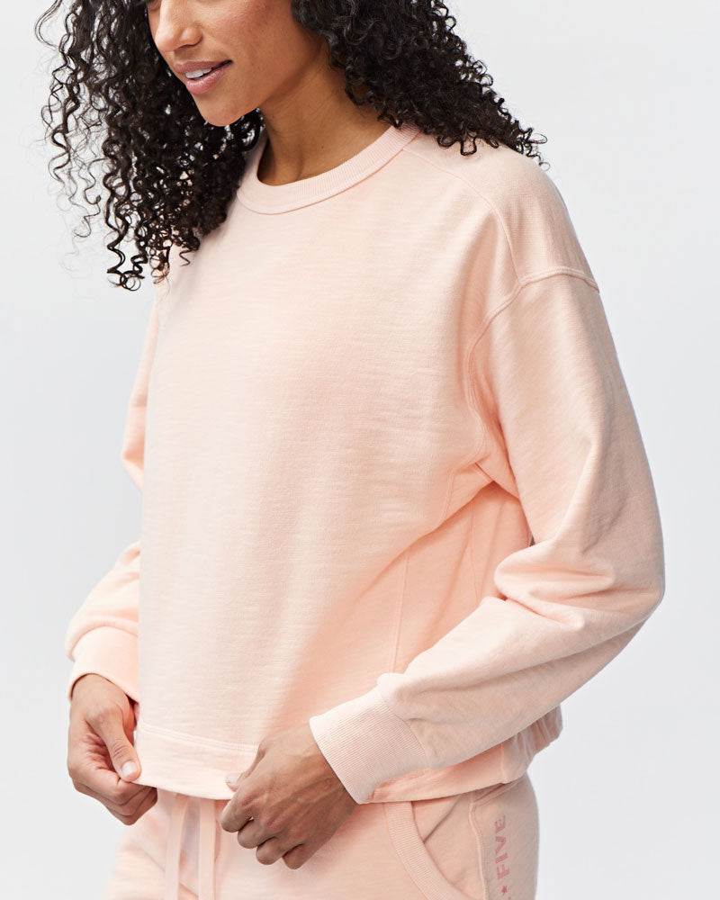 Freasy Crew sweatshirt in pale peach cotton with a relaxed oversized fit, crew neckline, and ribbed cuffs
