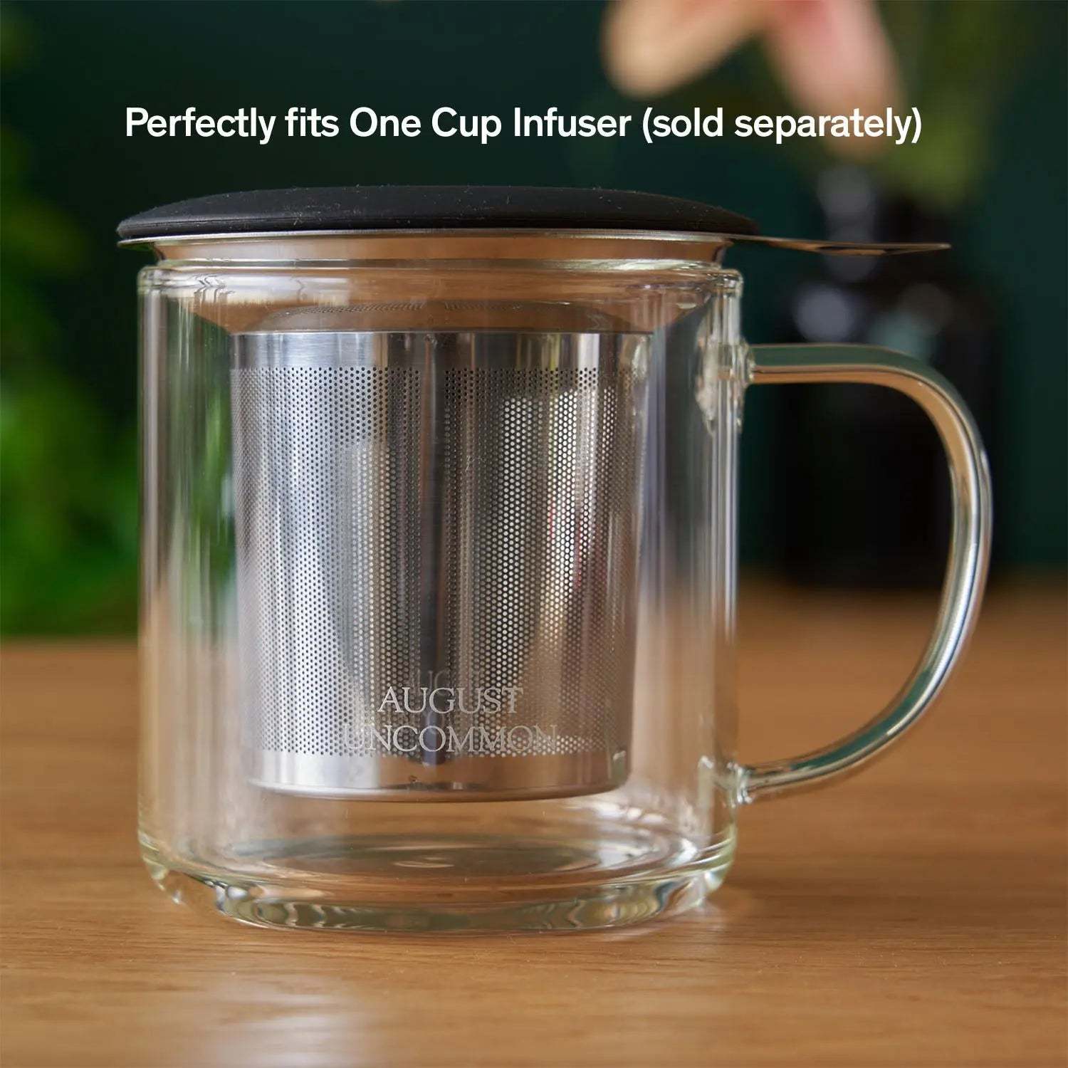 Glass Mug in clear borosilicate glass with a curved handle, stainless steel infuser and dark lid