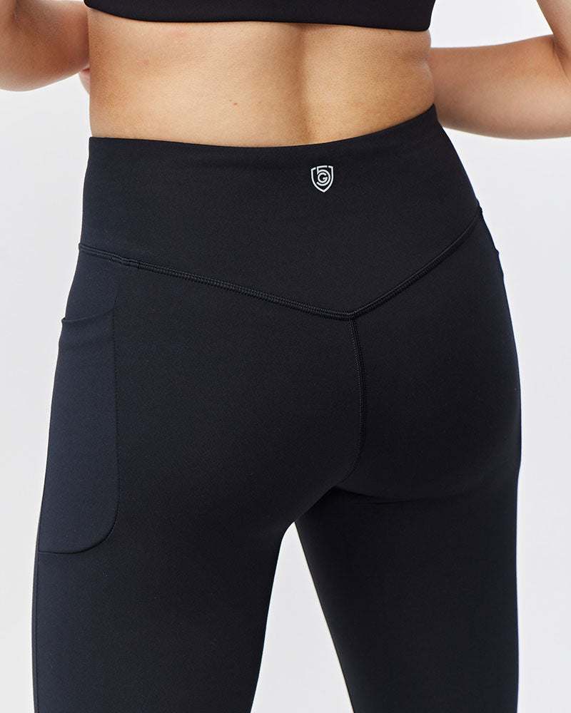 Go Again Crop Legging in black stretch fabric, with a high-rise V-shaped waistband and a streamlined side pocket