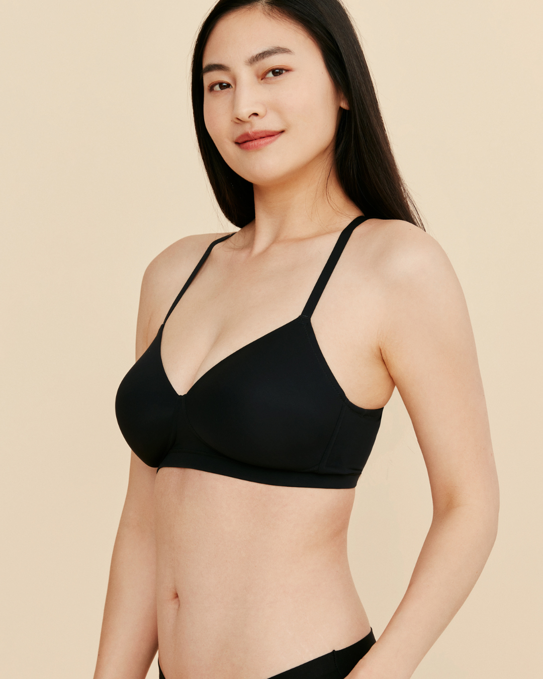 Moonrise Pocketed T‑Shirt Bra in black, smooth wire-free fabric with molded cups, slim adjustable straps and a wide underband