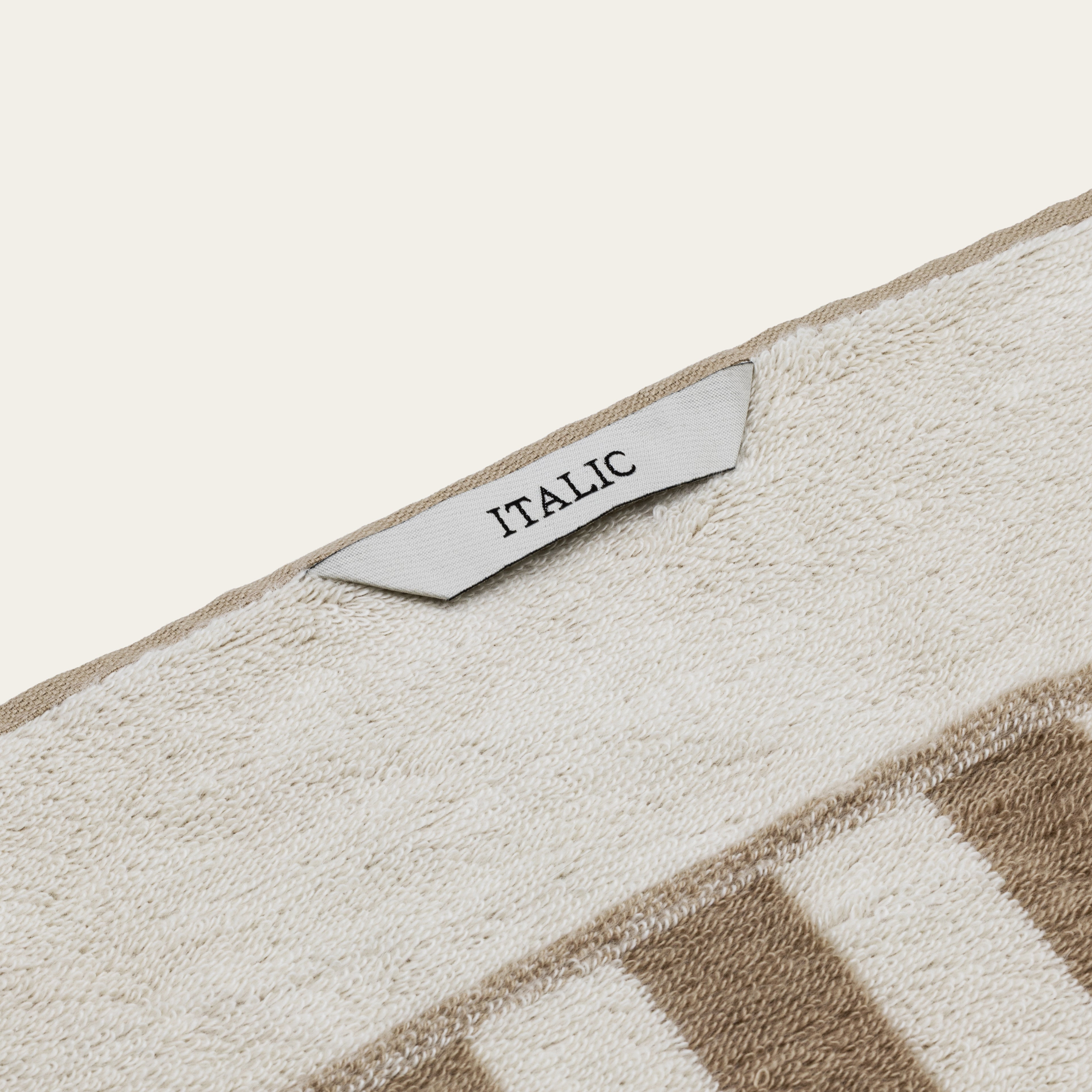 Pietra Australian Cotton towels set with warped-checkered design