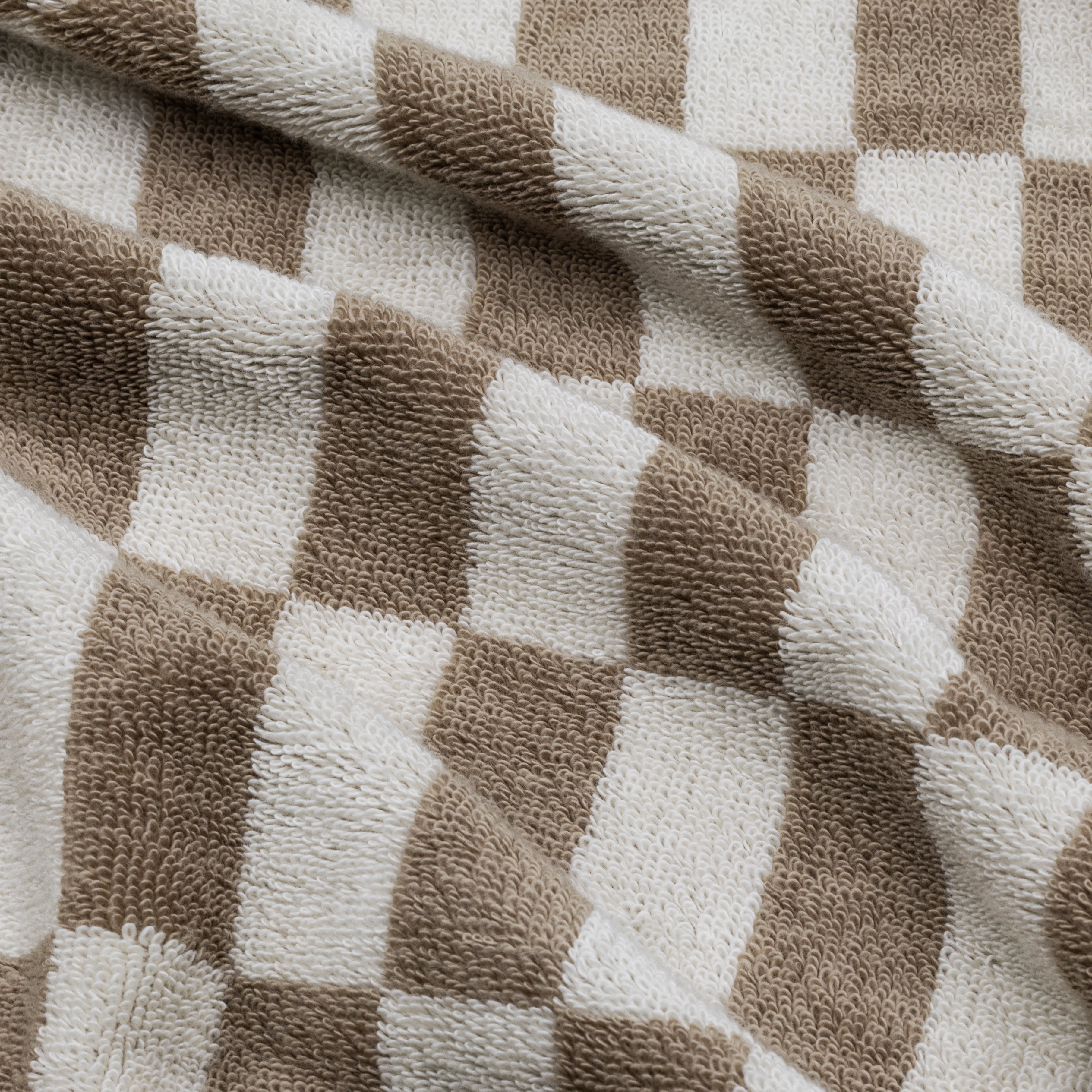 Pietra Australian Cotton towels set with warped-checkered design