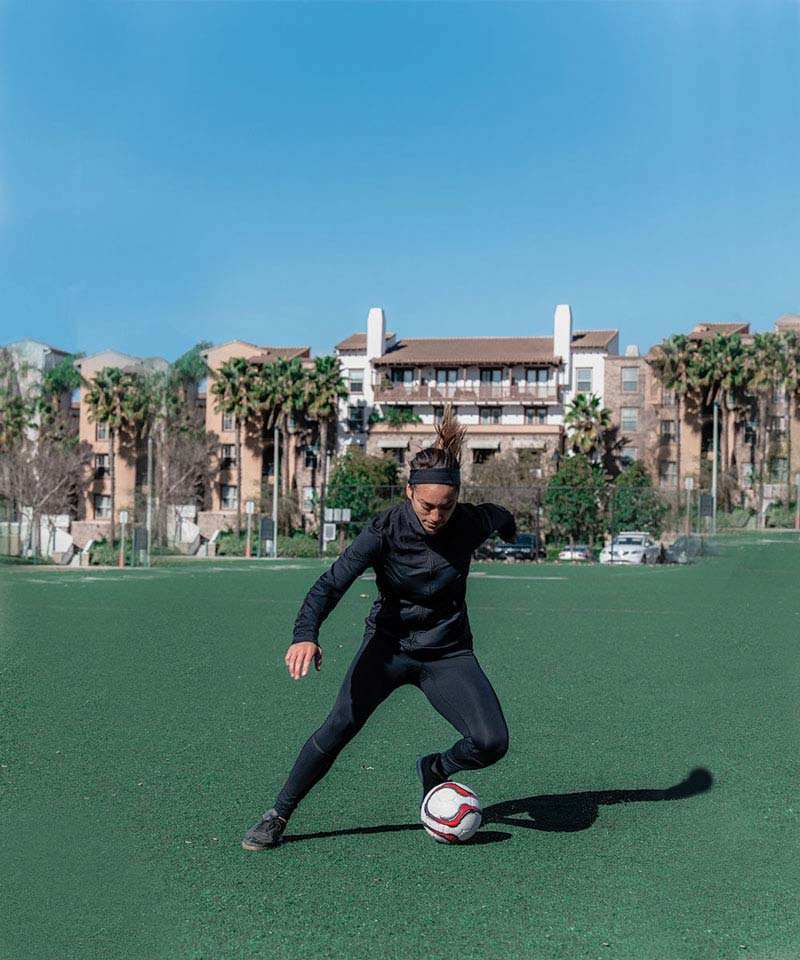 Women's soccer tight with built-in shin guard pocket